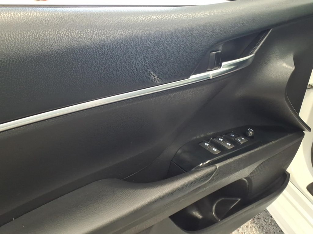 2019 Toyota Camry Image 8
