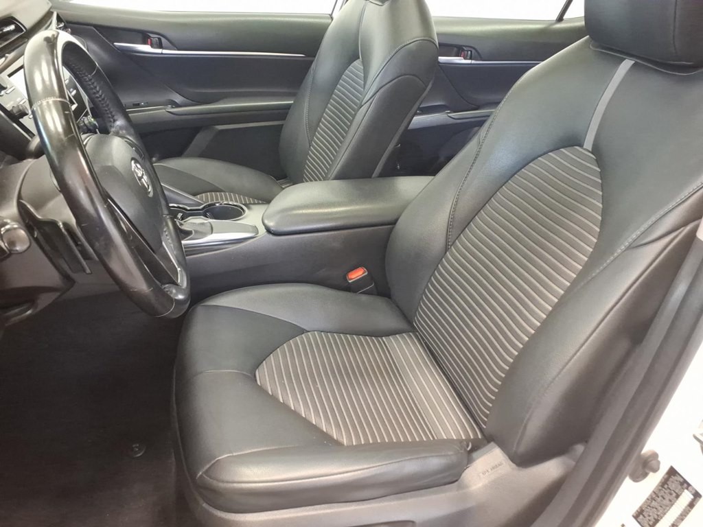 2019 Toyota Camry Image 16