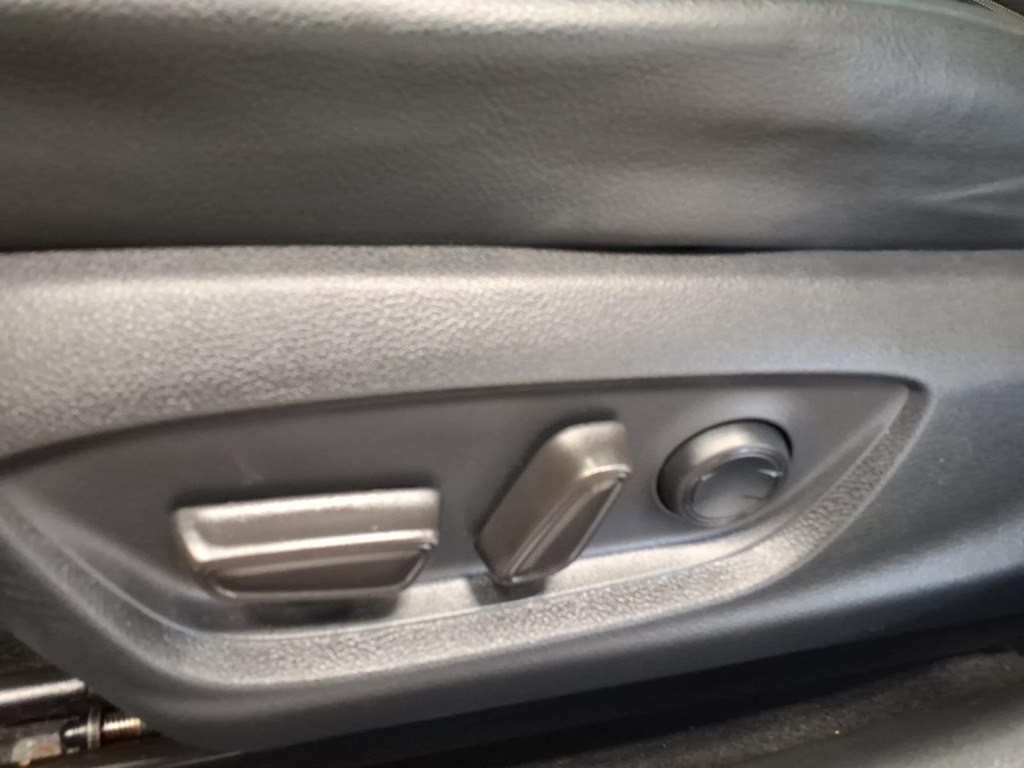 2019 Toyota Camry Image 17
