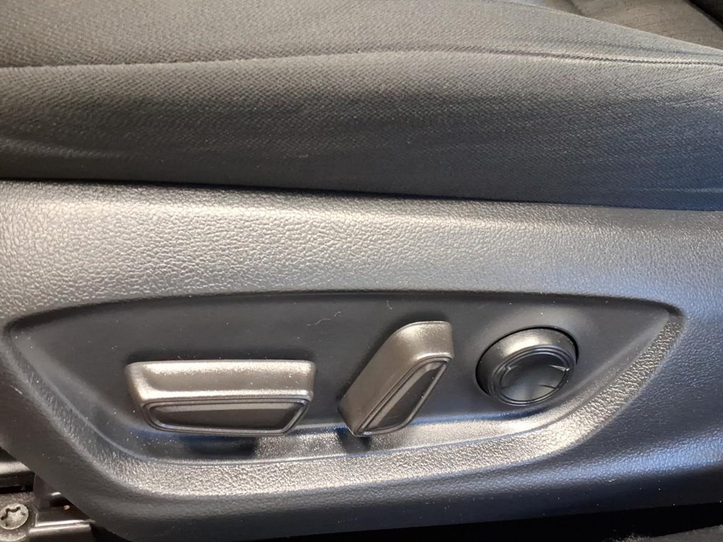 2018 Toyota Camry Image 16