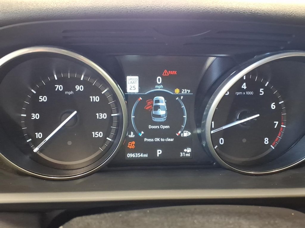 2017 Land Rover Discovery Image 11