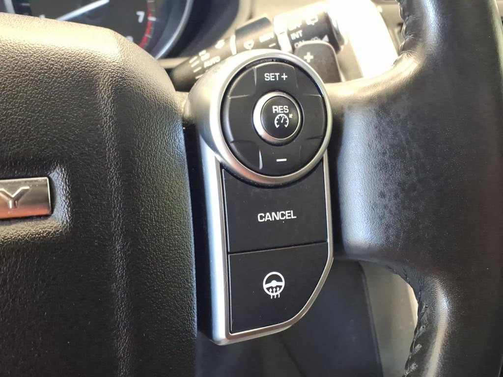 2017 Land Rover Discovery Image 12