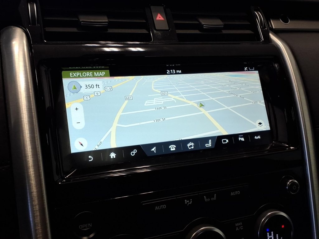 2017 Land Rover Discovery Image 13