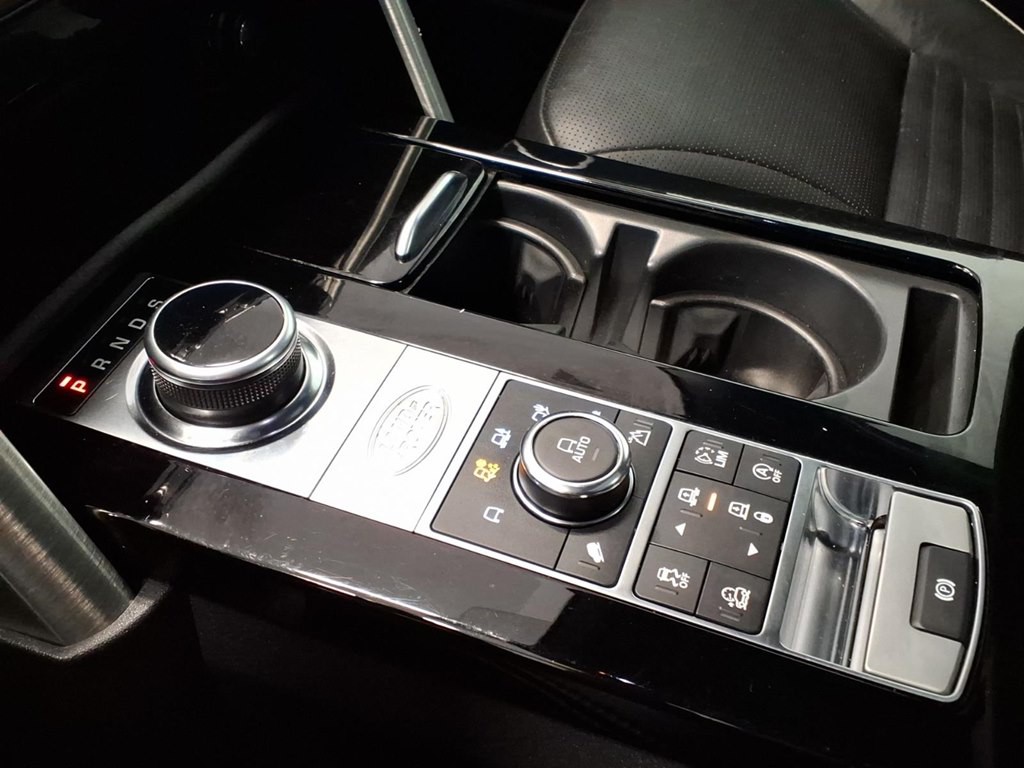 2017 Land Rover Discovery Image 16