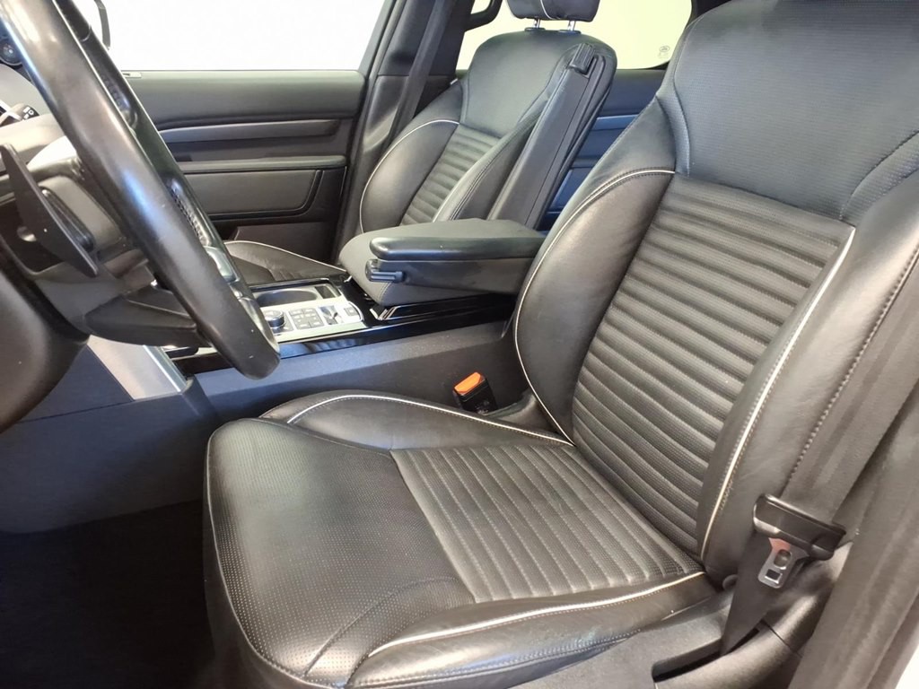 2017 Land Rover Discovery Image 17