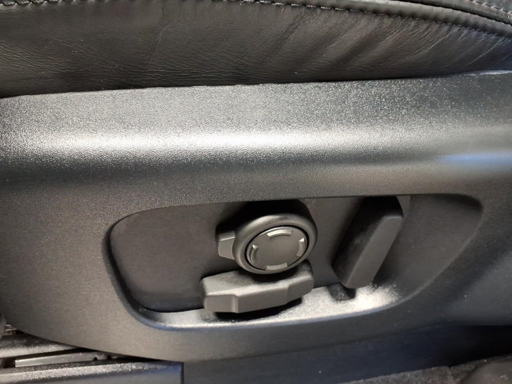 2017 Land Rover Discovery Image 18