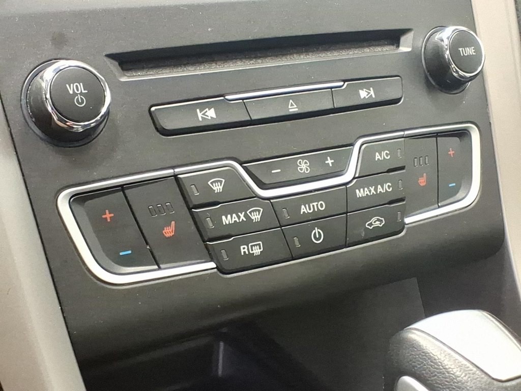 2016 Ford Fusion Image 16