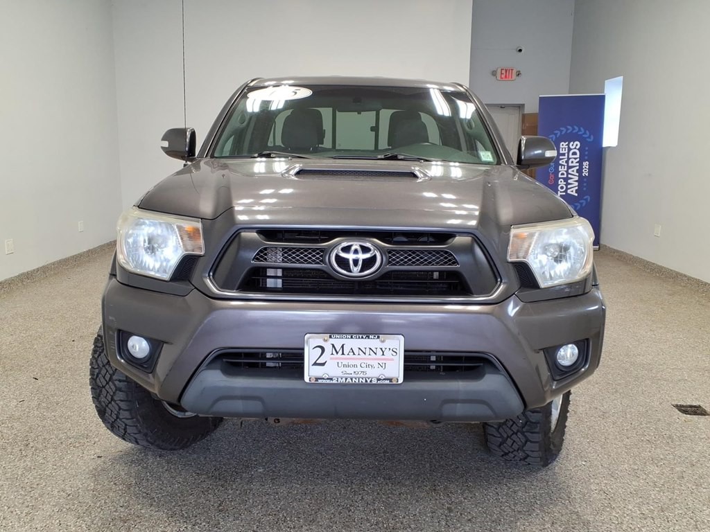 2015 Toyota Tacoma Image 2