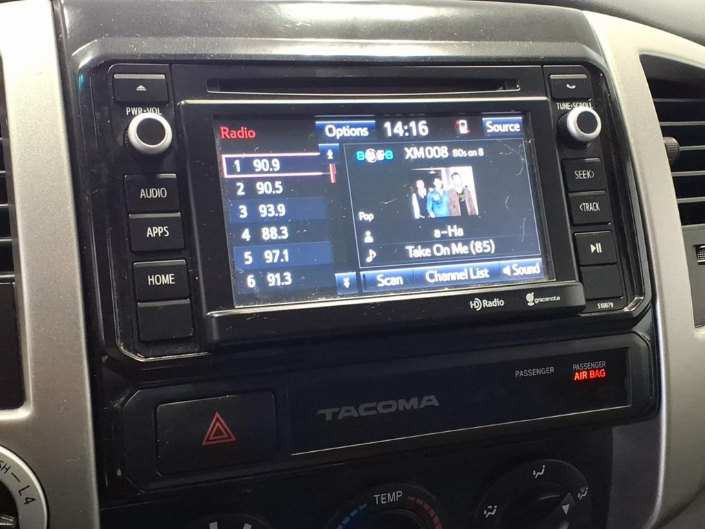 2015 Toyota Tacoma Image 14