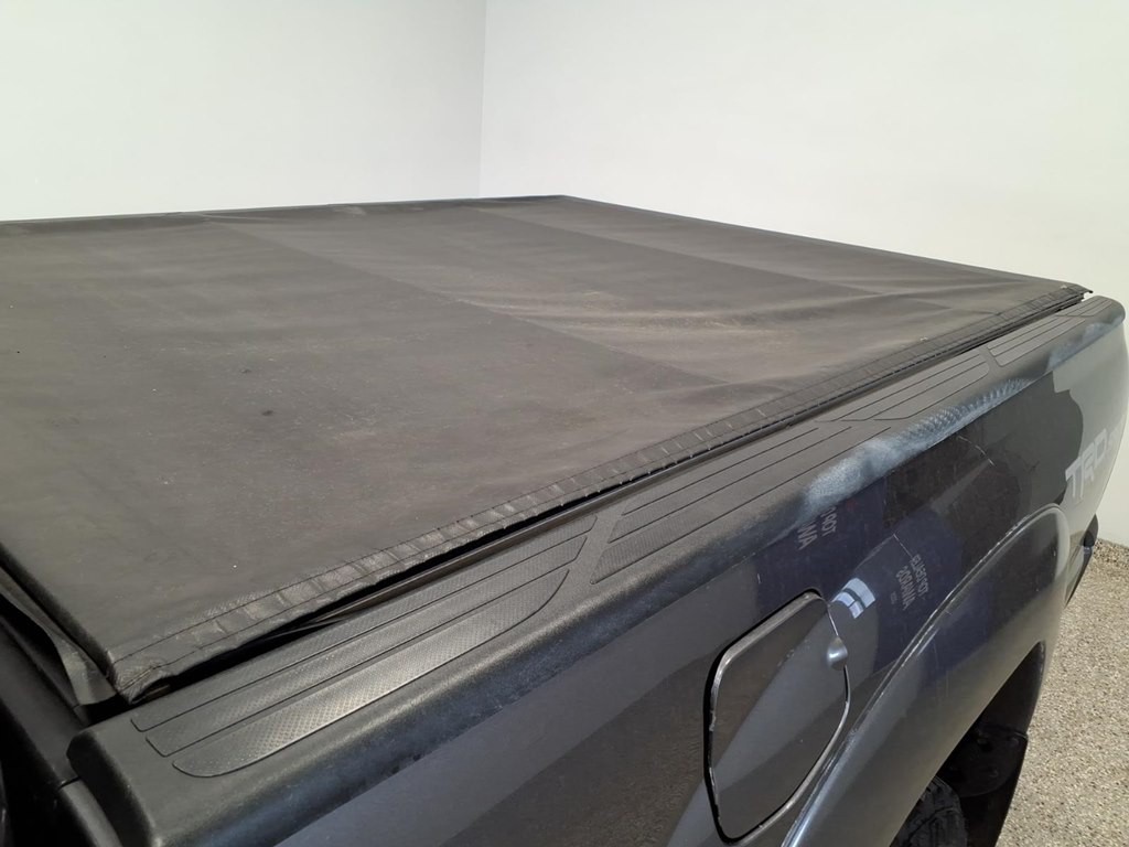 2015 Toyota Tacoma Image 21