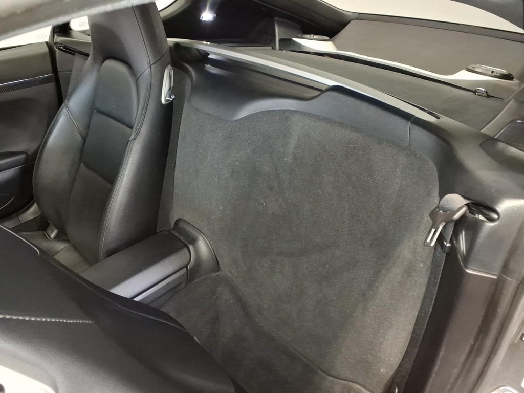 2016 Porsche Cayman Image 18