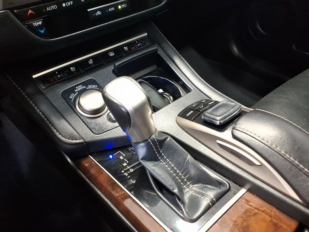 2018 Lexus ES 350 Image 18