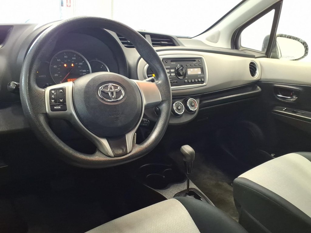 2014 Toyota Yaris Image 9