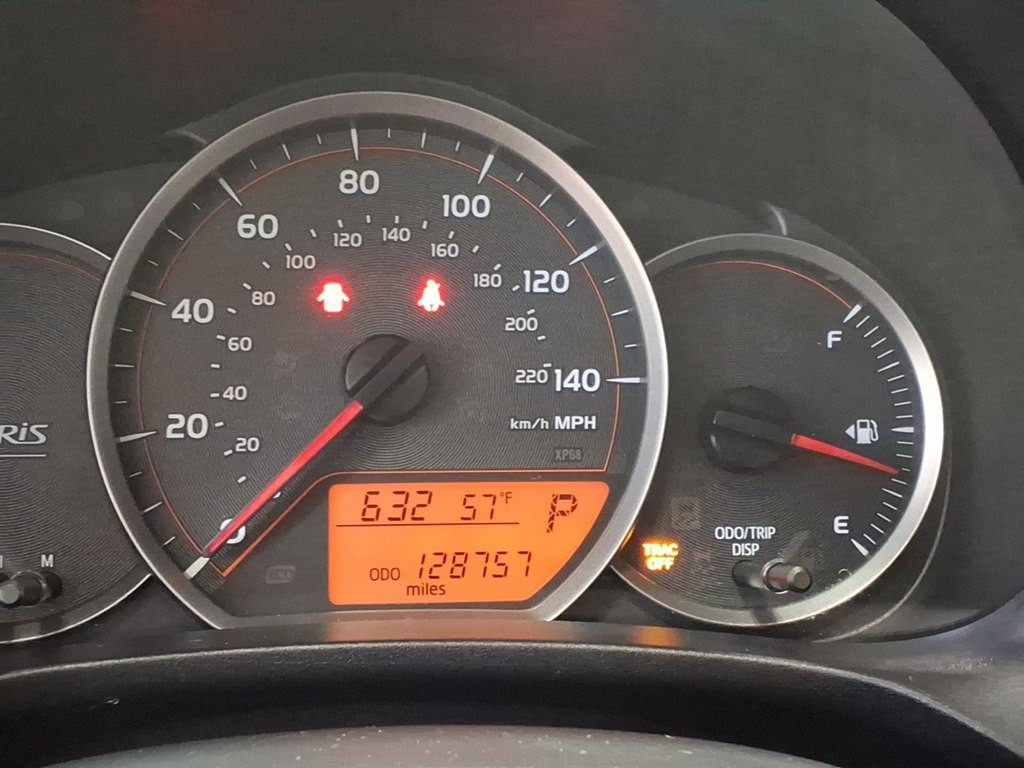 2014 Toyota Yaris Image 11