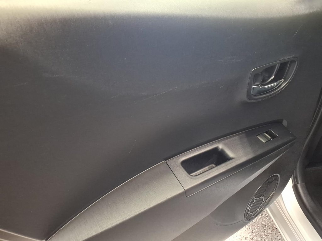 2014 Toyota Yaris Image 16