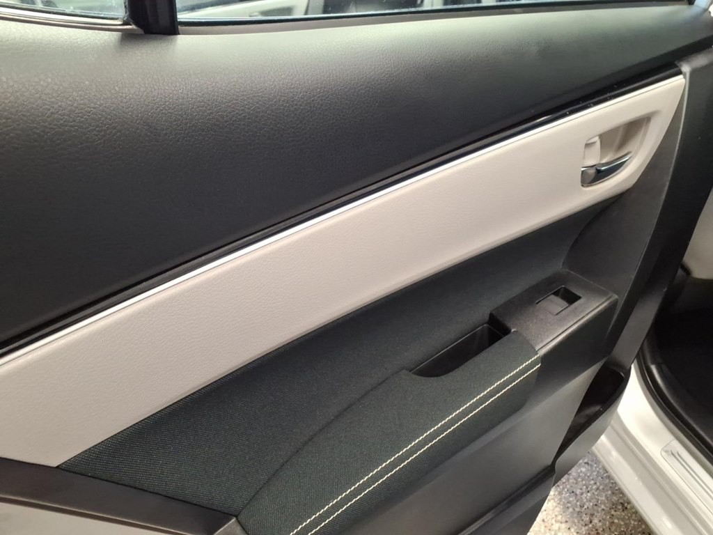 2017 Toyota Corolla Image 17