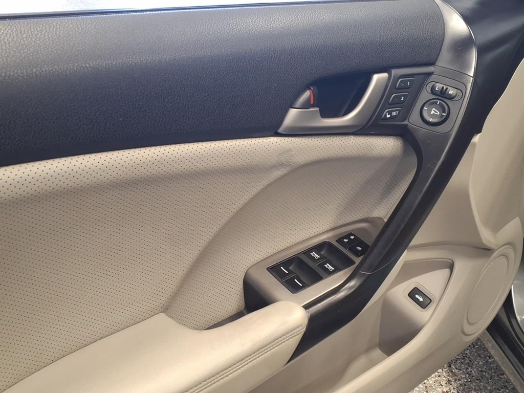 2010 Acura TSX Image 8