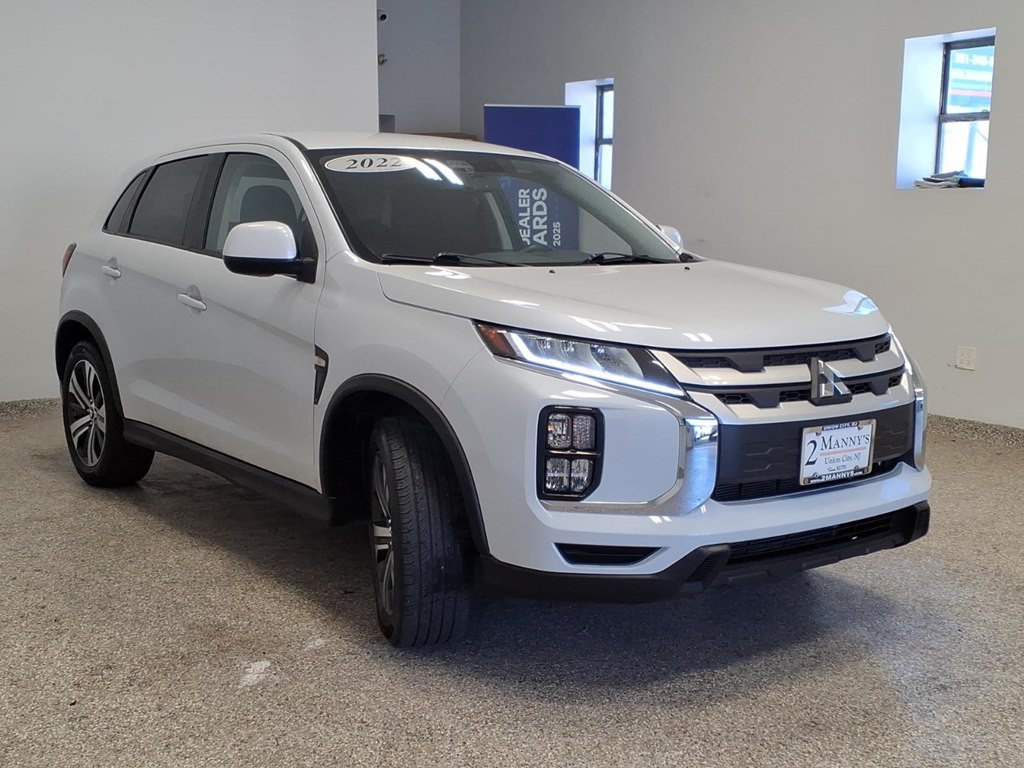 2022 Mitsubishi Outlander Image 3