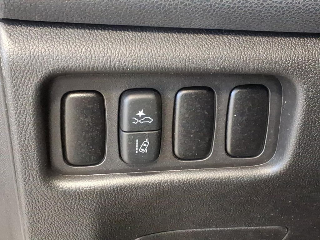 2022 Mitsubishi Outlander Image 10