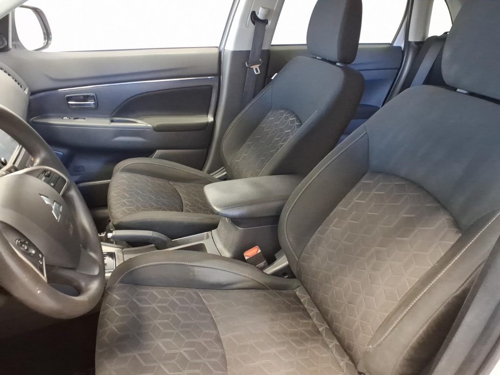 2022 Mitsubishi Outlander Image 17