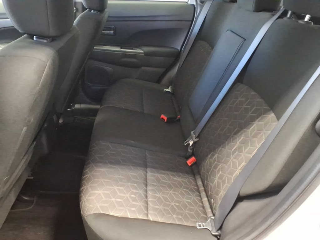 2022 Mitsubishi Outlander Image 19