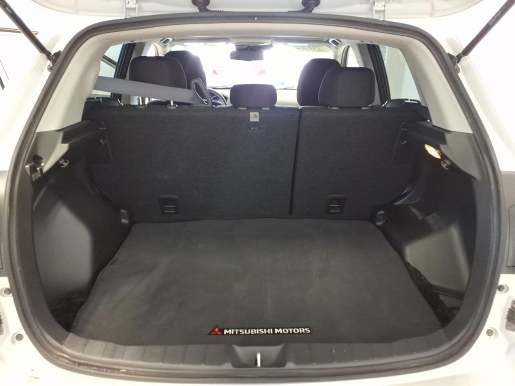 2022 Mitsubishi Outlander Image 21