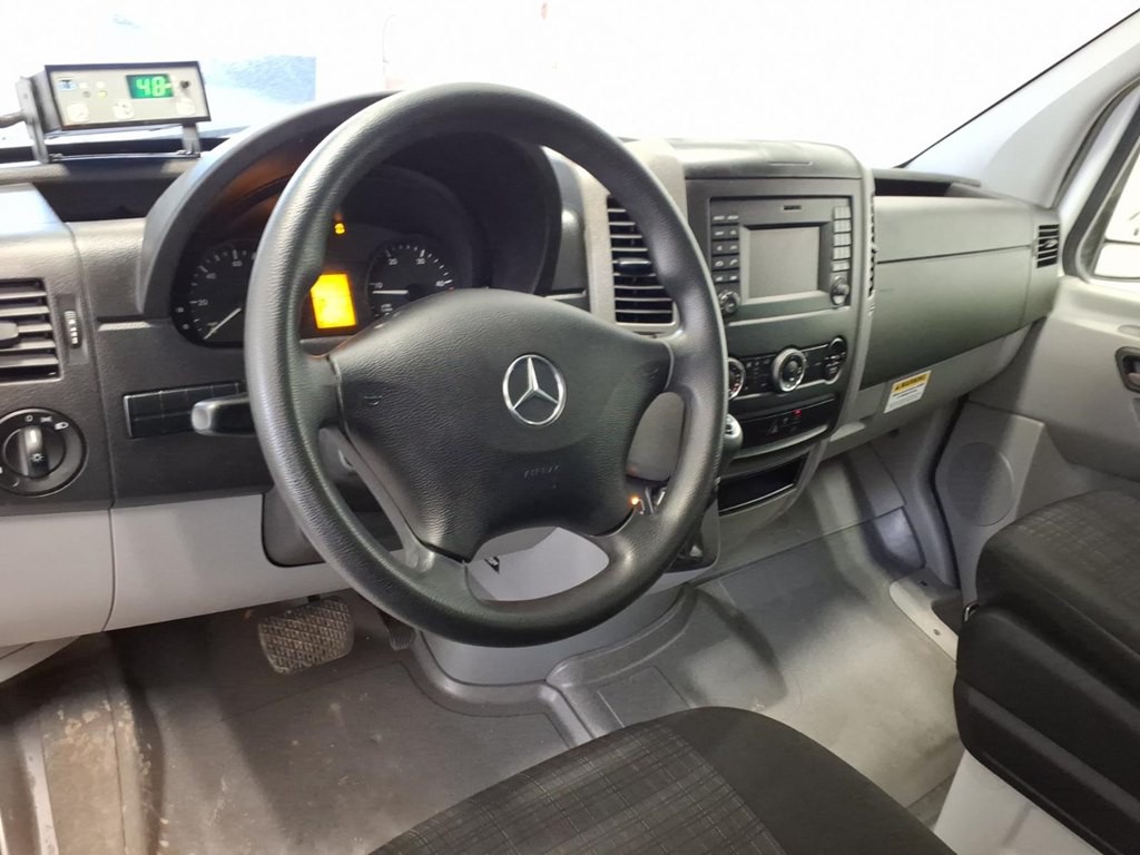 2014 Mercedes-Benz Sprinter Image 9