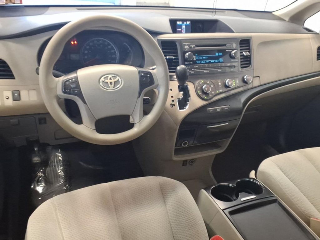 2011 Toyota Sienna Image 9