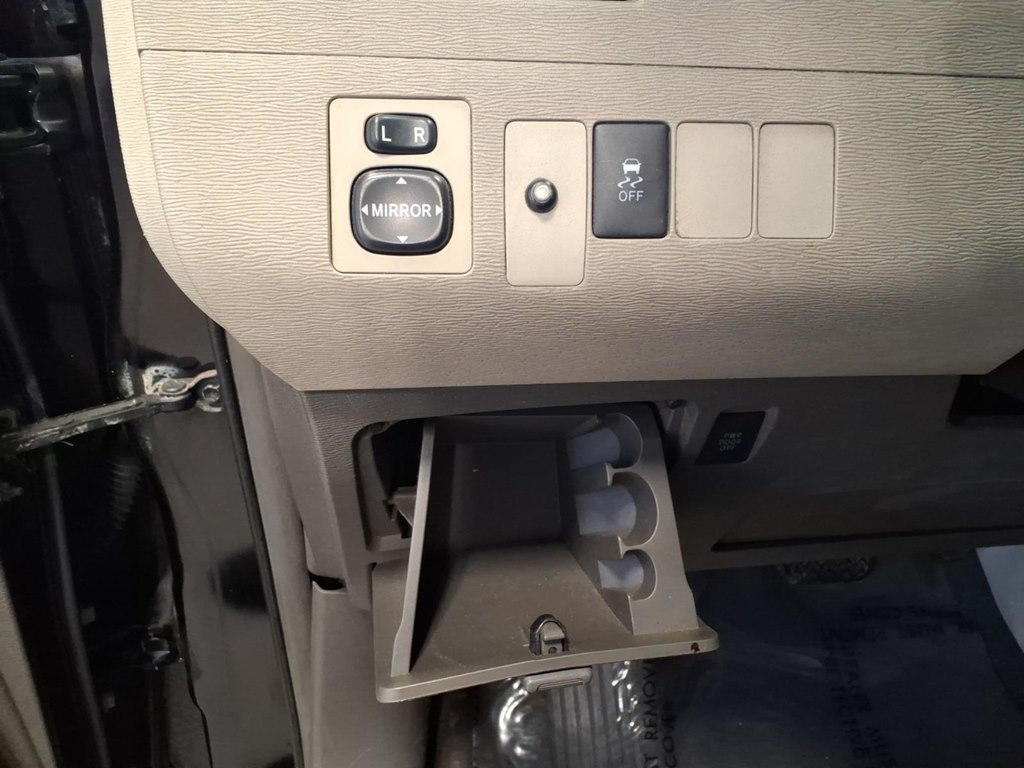 2011 Toyota Sienna Image 10