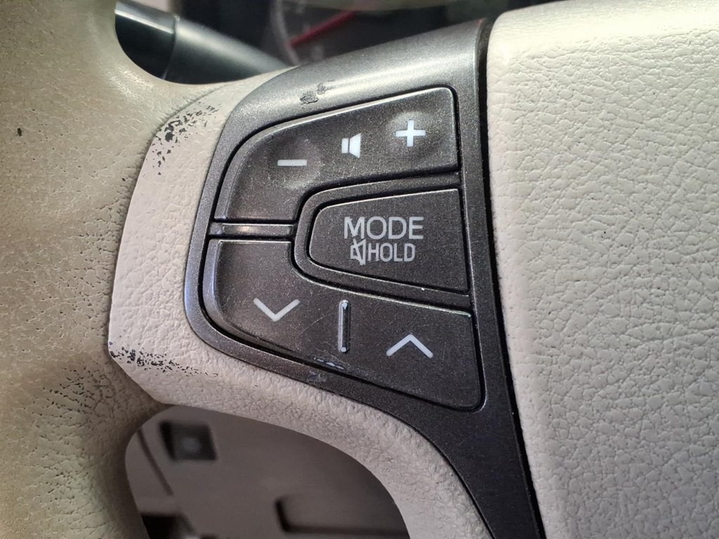 2011 Toyota Sienna Image 11