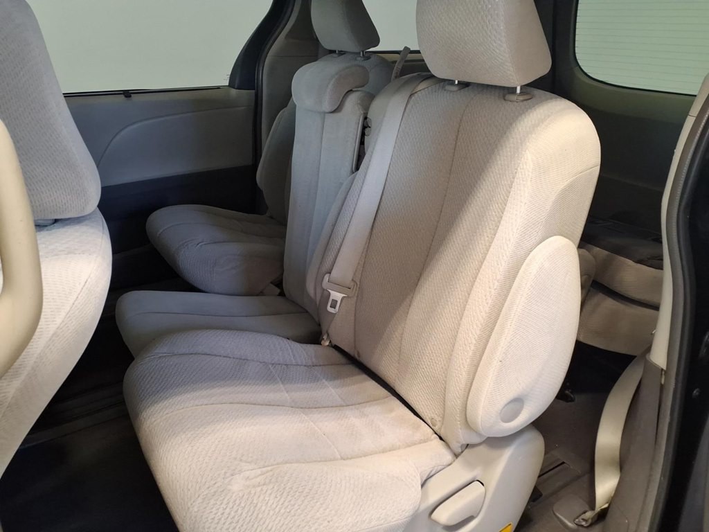 2011 Toyota Sienna Image 20