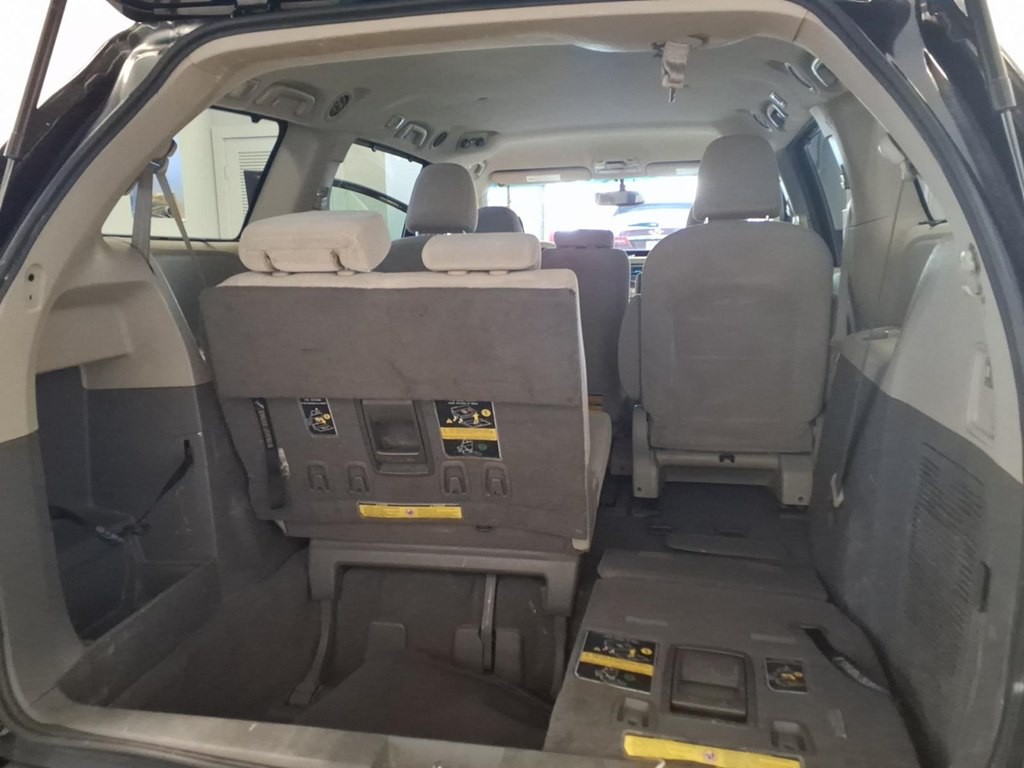 2011 Toyota Sienna Image 23