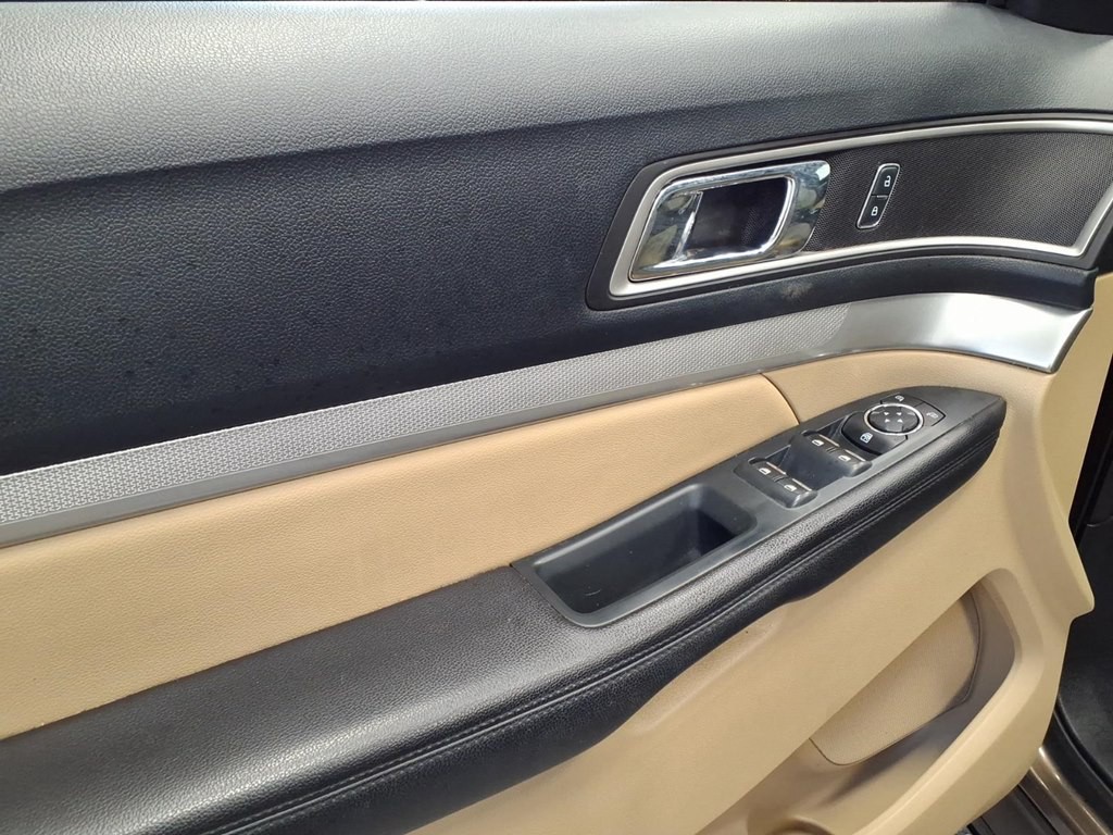 2016 Ford Explorer Image 8