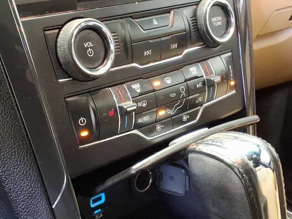 2016 Ford Explorer Image 16