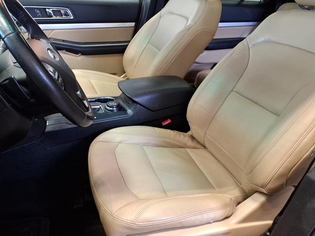 2016 Ford Explorer Image 18