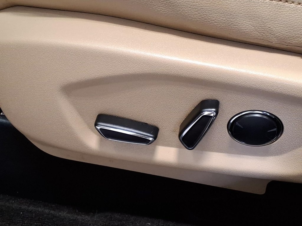 2016 Ford Explorer Image 19