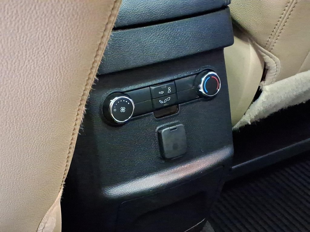 2016 Ford Explorer Image 22