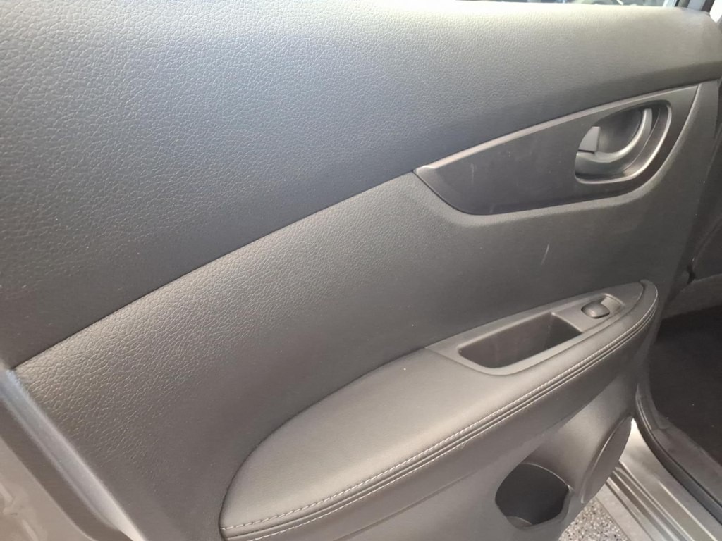 2019 Nissan Rogue Image 18