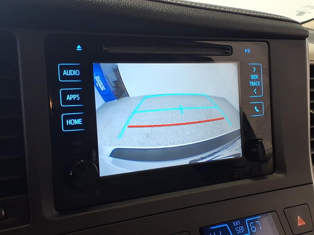2015 Toyota Sienna Image 15