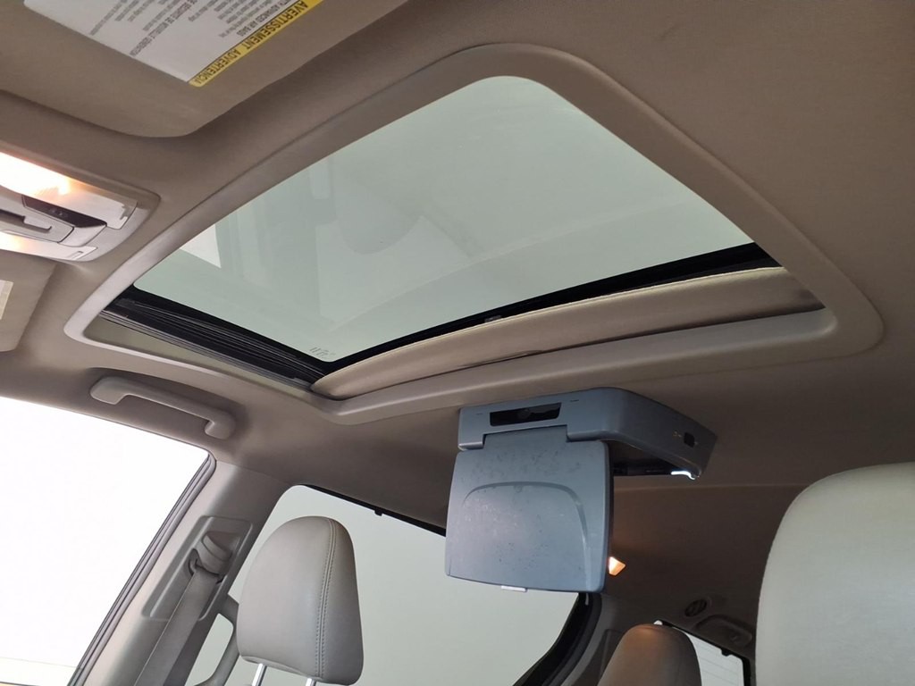 2015 Toyota Sienna Image 22