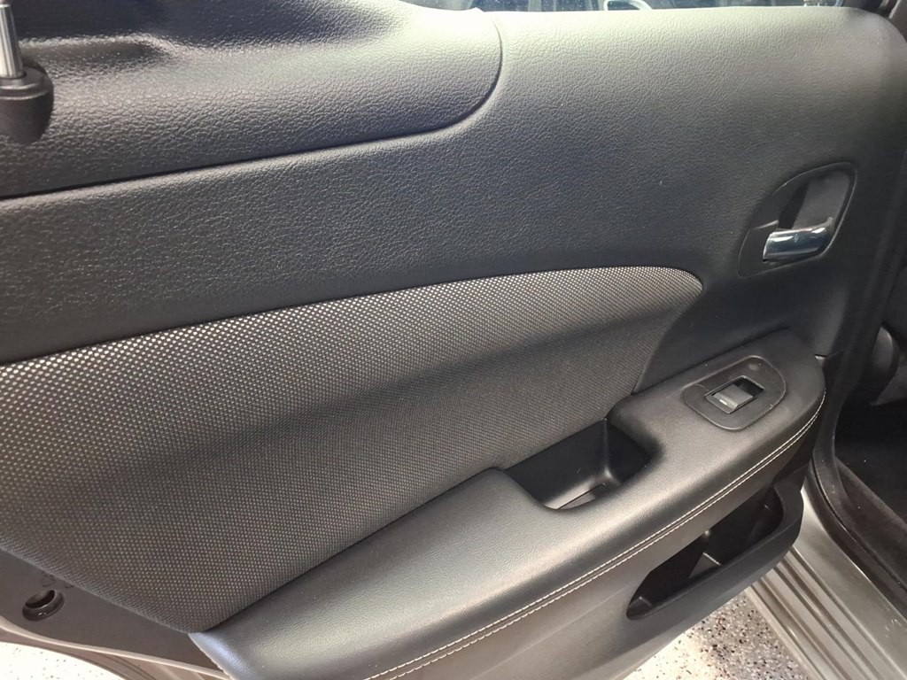 2013 Dodge Avenger Image 16