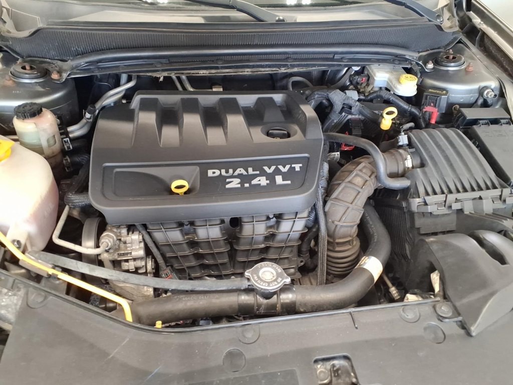 2013 Dodge Avenger Image 18