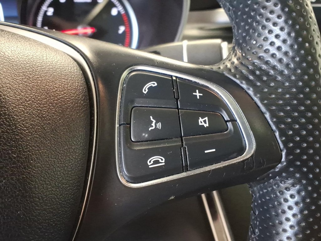 2018 Mercedes-Benz GLC-Class Image 12