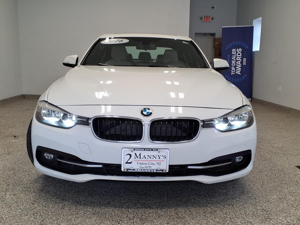 2016 BMW 3 Series Image 2