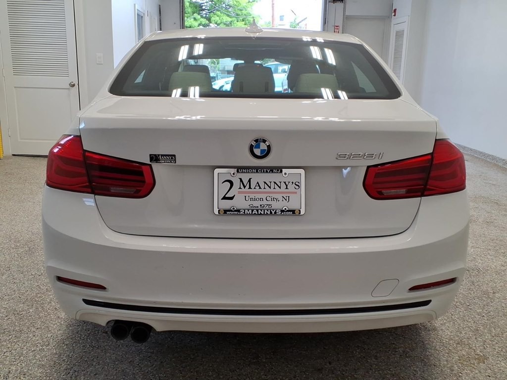 2016 BMW 3 Series Image 5