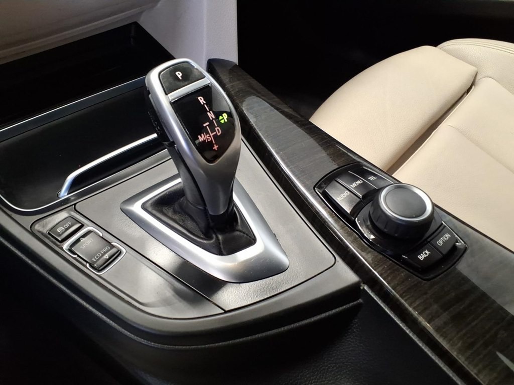 2016 BMW 3 Series Image 15