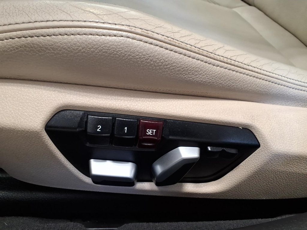 2016 BMW 3 Series Image 17