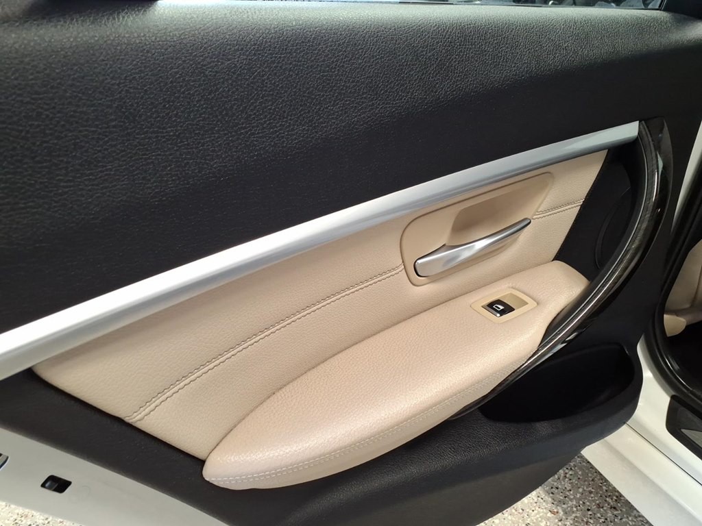 2016 BMW 3 Series Image 18