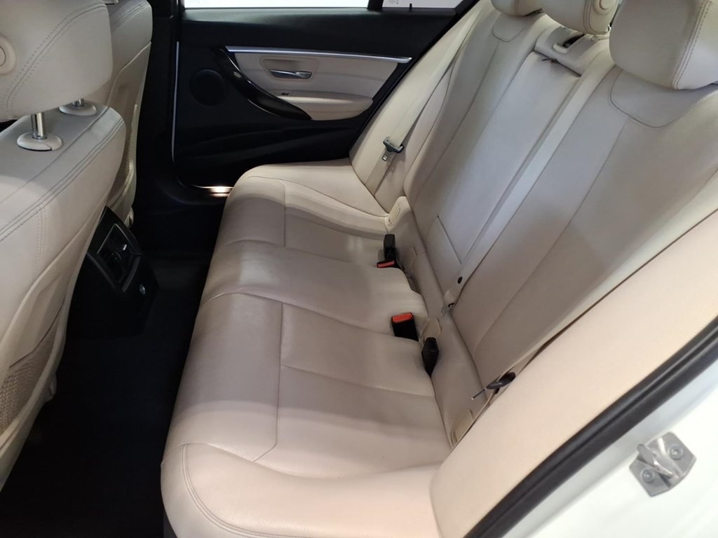 2016 BMW 3 Series Image 19