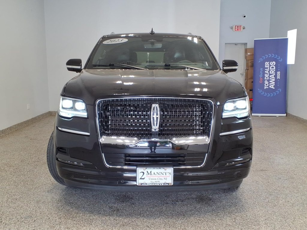 2023 Lincoln Navigator Image 2